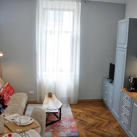 Black Gate - 2 Bedroom Apartment In The Heart Of Old Town With Free Private Secured Parking Brassó Kültér fotó