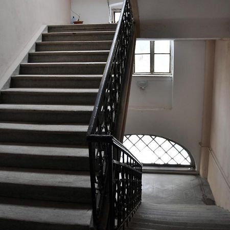 Black Gate - 2 Bedroom Apartment In The Heart Of Old Town With Free Private Secured Parking Brassó Kültér fotó
