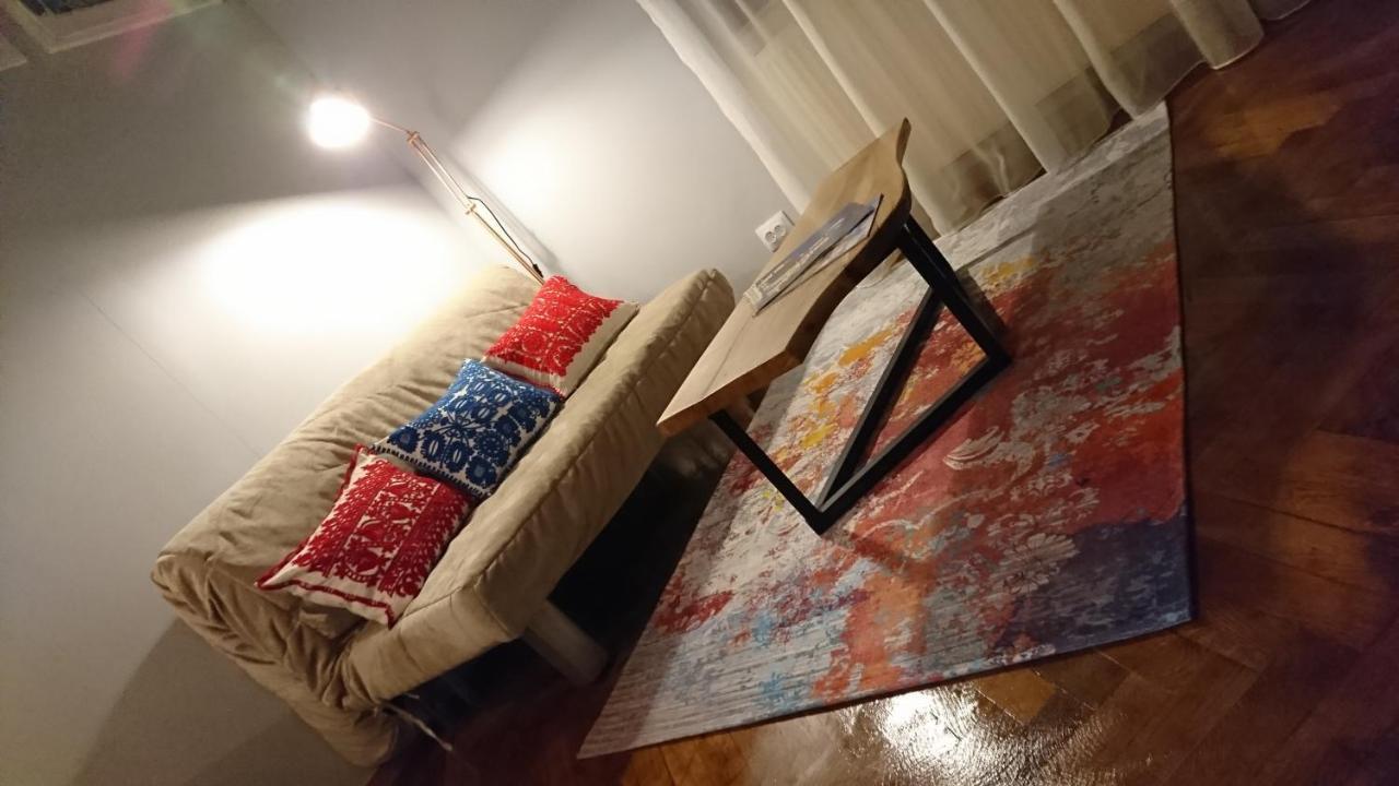Black Gate - 2 Bedroom Apartment In The Heart Of Old Town With Free Private Secured Parking Brassó Kültér fotó