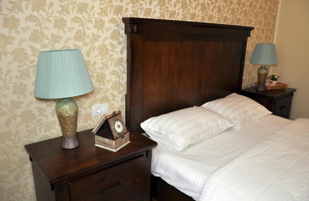 Black Gate - 2 Bedroom Apartment In The Heart Of Old Town With Free Private Secured Parking Brassó Kültér fotó