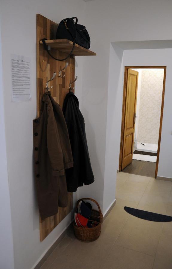 Black Gate - 2 Bedroom Apartment In The Heart Of Old Town With Free Private Secured Parking Brassó Kültér fotó