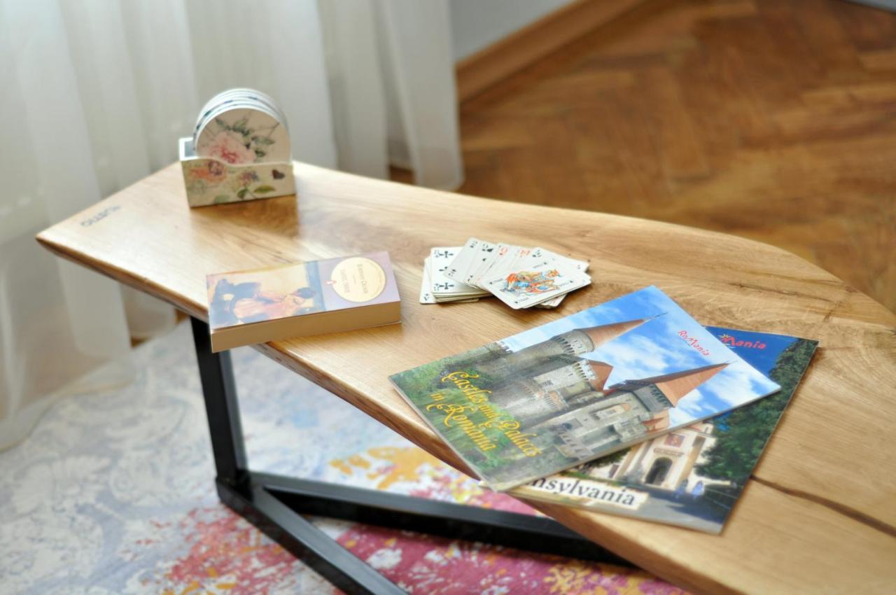 Black Gate - 2 Bedroom Apartment In The Heart Of Old Town With Free Private Secured Parking Brassó Kültér fotó