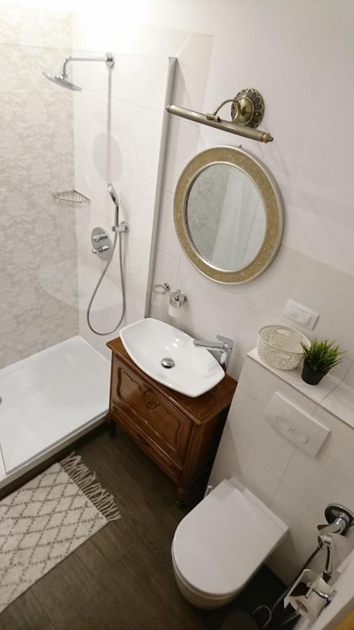 Black Gate - 2 Bedroom Apartment In The Heart Of Old Town With Free Private Secured Parking Brassó Kültér fotó
