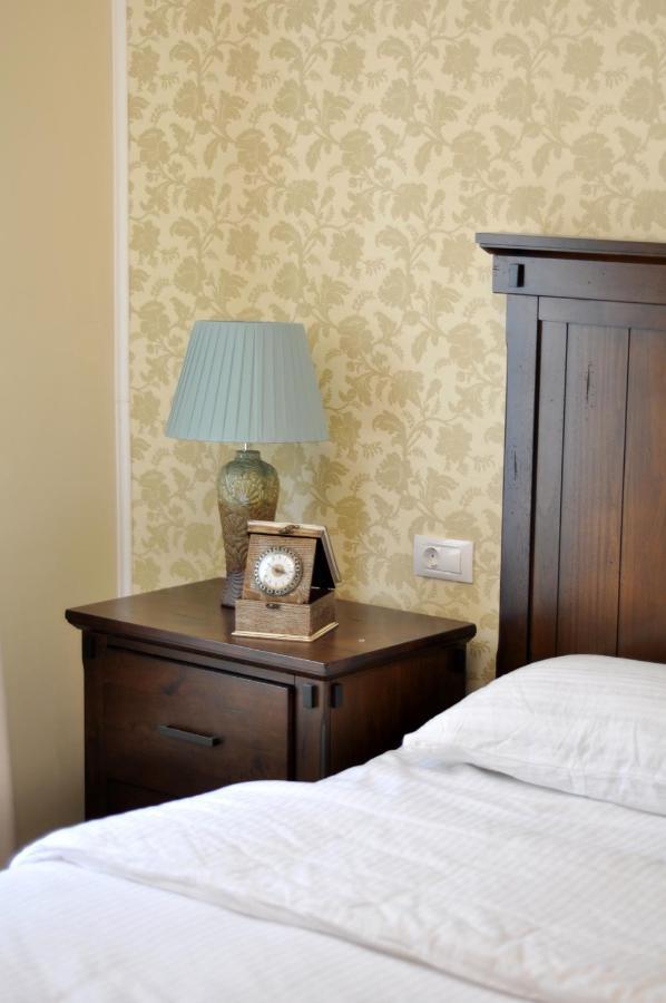 Black Gate - 2 Bedroom Apartment In The Heart Of Old Town With Free Private Secured Parking Brassó Kültér fotó