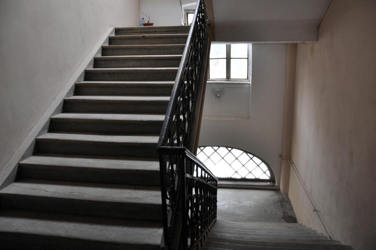 Black Gate - 2 Bedroom Apartment In The Heart Of Old Town With Free Private Secured Parking Brassó Kültér fotó